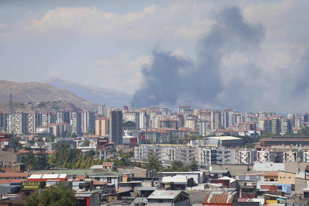 Kayseri'de sünger fabrikasında büyük yangın: Bir saatte kontrol altına alındı 1